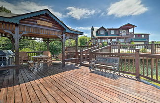 Foto 1 - Rustic Cabin w/ Wraparound Porch & Mountain Views