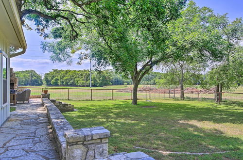 Foto 42 - Beautiful Hill Country Cottage - Walk to Downtown