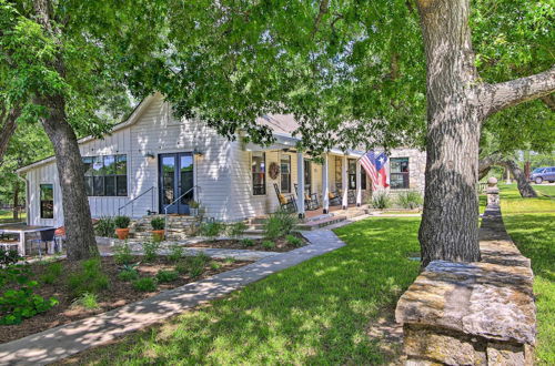 Photo 21 - Beautiful Hill Country Cottage - Walk to Downtown