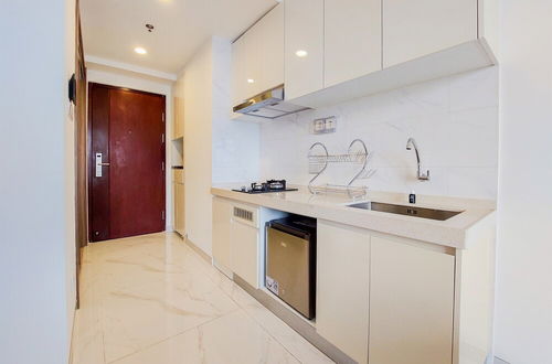 Photo 12 - Strategic And Elegant Studio Apartment At Sky House Bsd