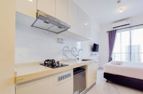 Foto 6 - Strategic And Elegant Studio Apartment At Sky House Bsd