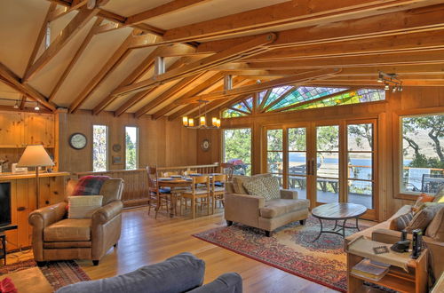 Foto 5 - Hillside Home w/ Deck & Views of Tomales Bay