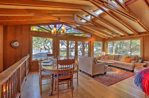 Foto 6 - Hillside Home w/ Deck & Views of Tomales Bay