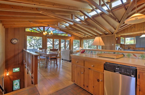 Foto 9 - Hillside Home w/ Deck & Views of Tomales Bay