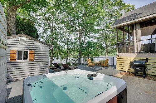 Foto 38 - Lakefront Vacation Rental w/ Views & Hot Tub