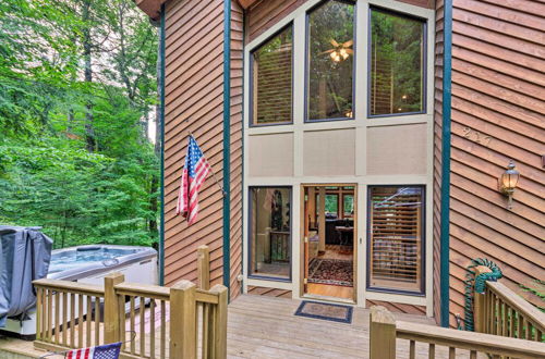 Photo 7 - Lavish Beech Mountain Ski Cabin w/ Hot Tub