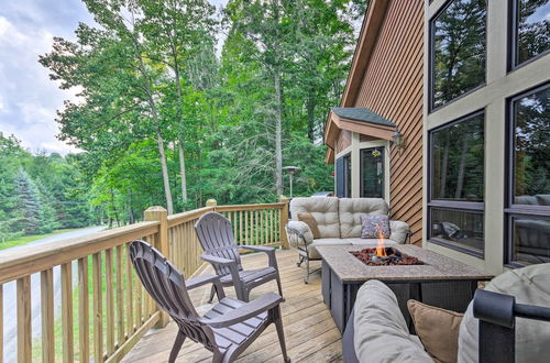 Photo 10 - Lavish Beech Mountain Ski Cabin w/ Hot Tub