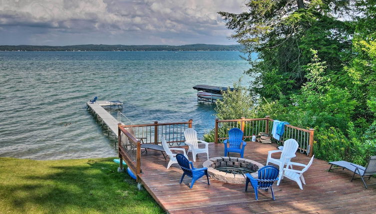 Foto 1 - Rapid City Home on Torch Lake w/ Dock + Fire Pit