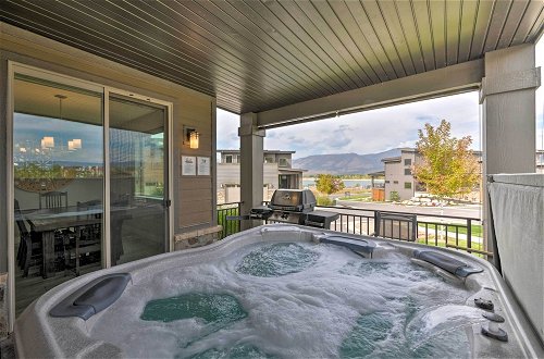 Photo 19 - Modern Huntsville Resort Retreat w/ Deck & Hot Tub