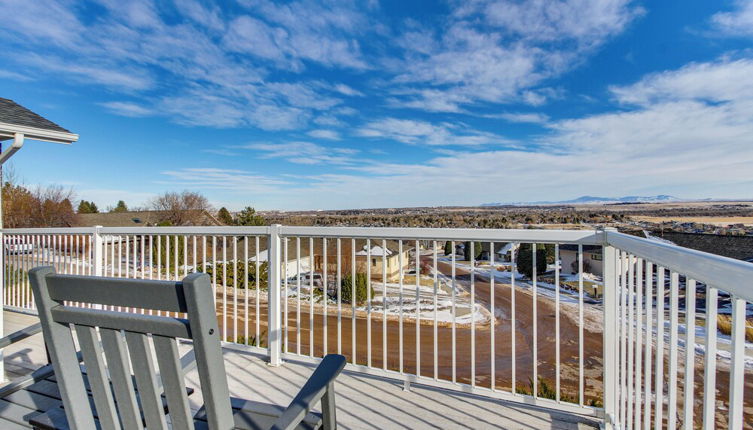 Foto 1 - Inviting Great Falls Home w/ Wraparound Deck