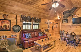 Foto 1 - Pet-friendly Semper Fi Cabin w/ Fire Pit