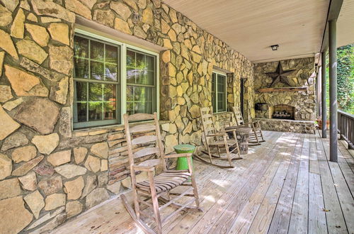 Foto 18 - Pet-friendly Lake Lure Retreat w/ Deck & Gas Grill