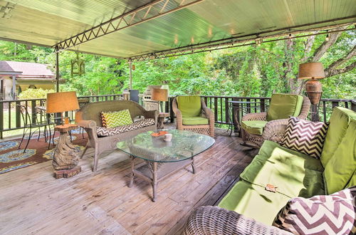 Foto 3 - Pet-friendly Lake Lure Retreat w/ Deck & Gas Grill