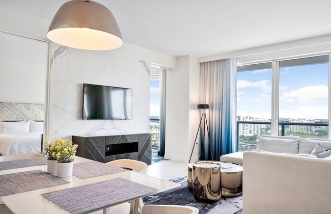 W Residences 2 Bedroom Suite 2 Condo by RedAwning - Foto 27