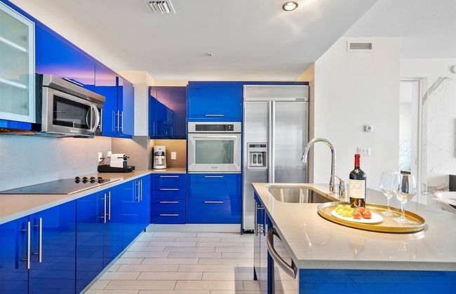 W Residences 2 Bedroom Suite 2 Condo by RedAwning - Foto 7