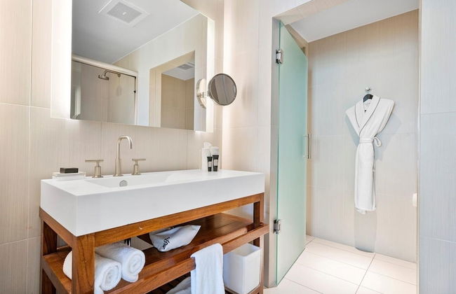 W Residences 2 Bedroom Suite 2 Condo by RedAwning - Foto 19