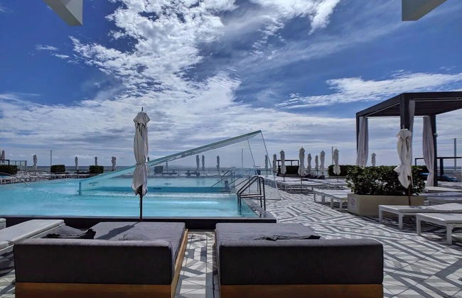 W Residences 2 Bedroom Suite 2 Condo by RedAwning - Foto 25