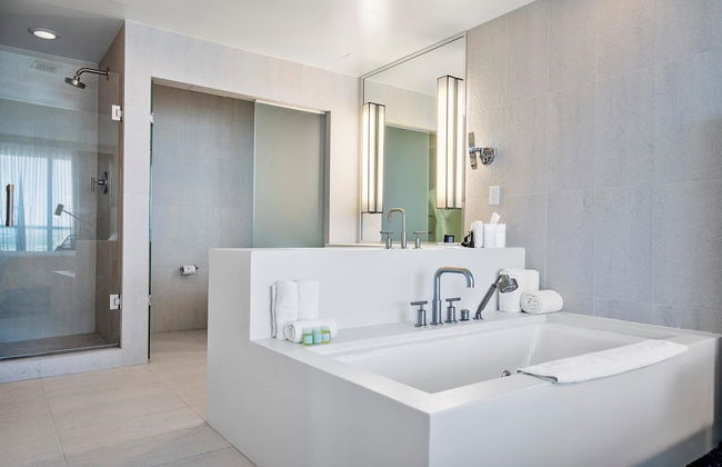 W Residences 2 Bedroom Suite 2 Condo by RedAwning - Foto 14