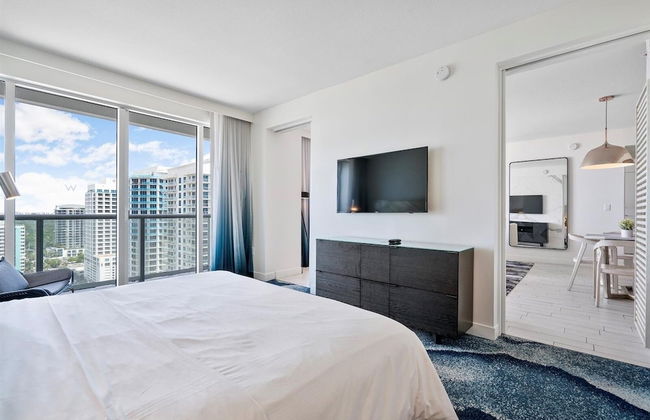 W Residences 2 Bedroom Suite 2 Condo by RedAwning - Foto 5