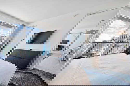 Foto 5 - W Residences 2 Bedroom Suite 2 Condo by RedAwning