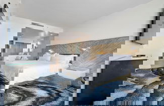 Foto 3 - W Residences 2 Bedroom Suite 2 Condo by RedAwning