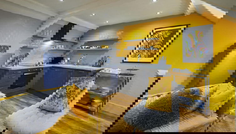 Photo 1 - Host Stay Ochre Yellow