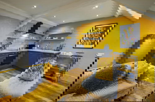 Foto 1 - Host Stay Ochre Yellow
