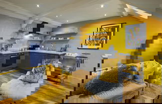 Foto 1 - Host Stay Ochre Yellow