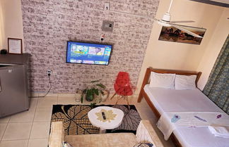 Photo 2 - Lux Suites La Vida Studio Apartment