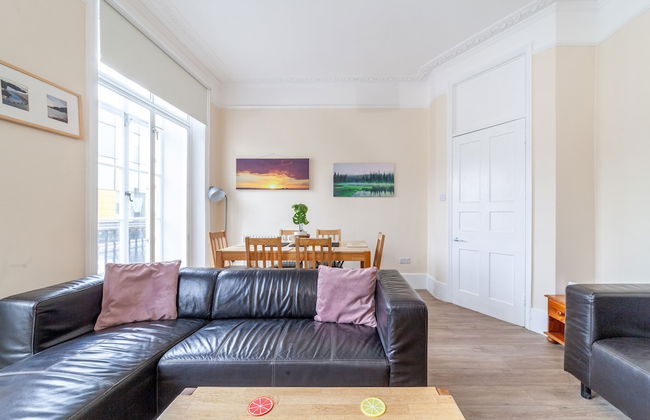 Spacious 3-bed flat by popular Waterloo - Foto 25