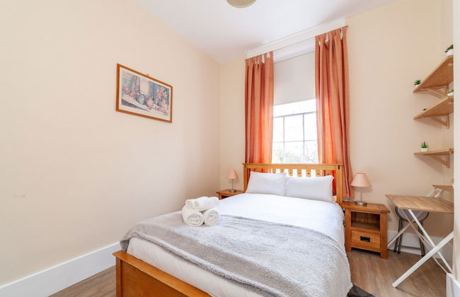 Spacious 3-bed flat by popular Waterloo - Foto 4