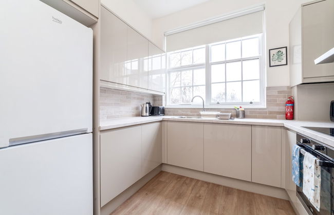 Spacious 3-bed flat by popular Waterloo - Foto 16