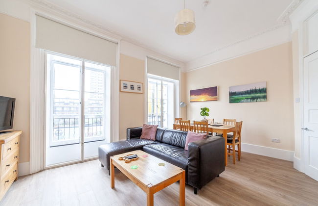 Spacious 3-bed flat by popular Waterloo - Foto 1