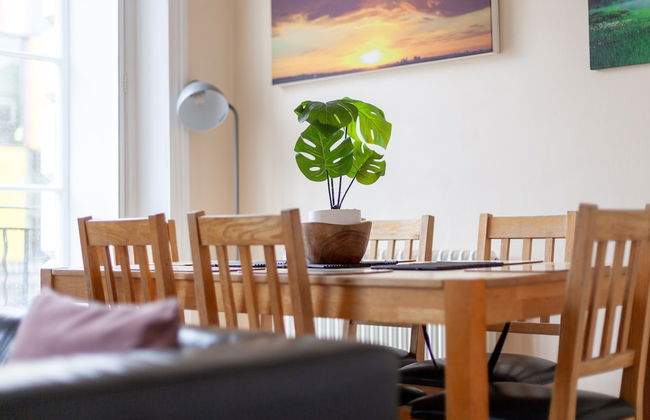 Spacious 3-bed flat by popular Waterloo - Foto 23