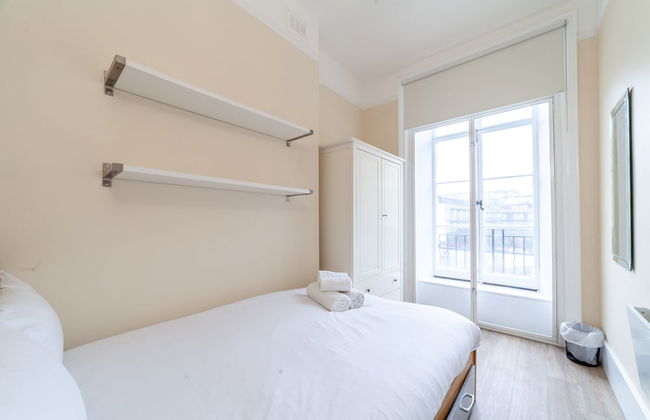 Spacious 3-bed flat by popular Waterloo - Foto 8