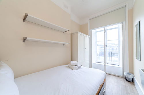 Photo 8 - Spacious 3-bed flat by popular Waterloo