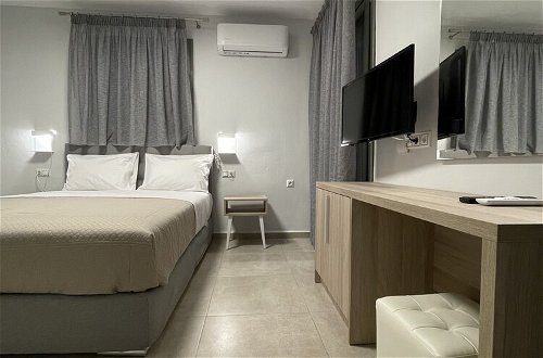 Photo 3 - Anax Apartments