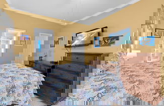 Foto 2 - Ground Floor Condo W/pool & 1/2 Block to Beach!