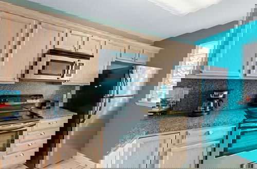 Foto 9 - Ground Floor Condo W/pool & 1/2 Block to Beach!