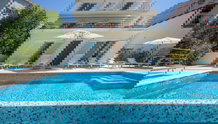 Photo 1 - Stunning Villa Avalon for 9 Pool 2 Mins to Beach