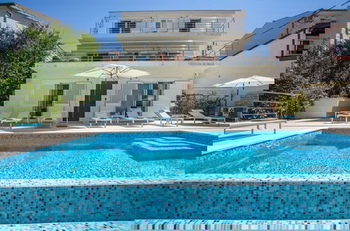 Photo 1 - Stunning Villa Avalon for 9 Pool 2 Mins to Beach