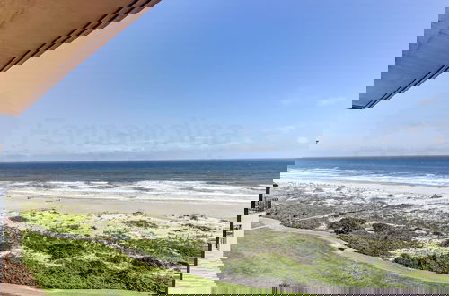 Foto 75 - Spacious Oceanfront Penthouse Villa by RedAwning