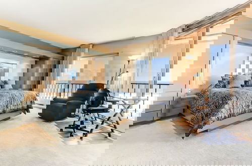 Foto 2 - Spacious Oceanfront Penthouse Villa by RedAwning