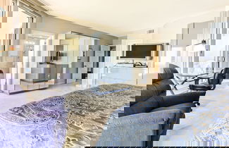 Foto 3 - Spacious Oceanfront Penthouse Villa by RedAwning