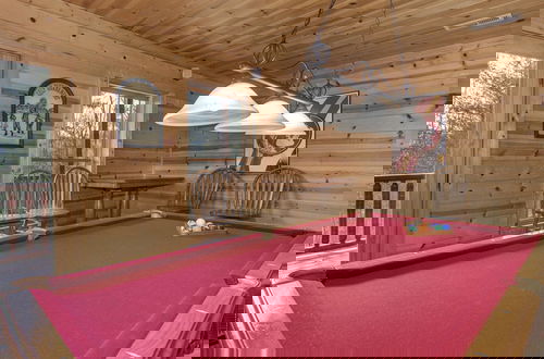 Foto 26 - Cozy Log Cabin w/ Hot Tub & Game Room!
