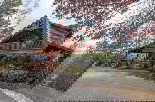 Foto 30 - Cozy Log Cabin w/ Hot Tub & Game Room!