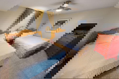 Foto 4 - Dolphin Point 306c 2 Bedroom Condo by RedAwning