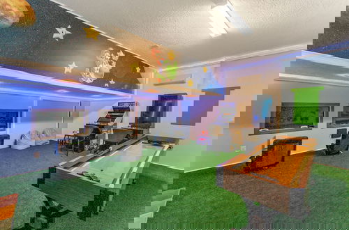 Foto 60 - Retro Game Room Private Pool Home By Disney 7 Bedroom Home by RedAwning
