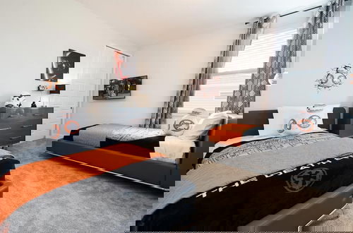Foto 3 - Retro Game Room Private Pool Home By Disney 7 Bedroom Home by RedAwning