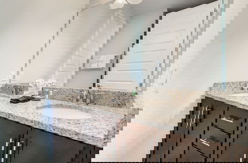Foto 9 - Retro Game Room Private Pool Home By Disney 7 Bedroom Home by RedAwning
